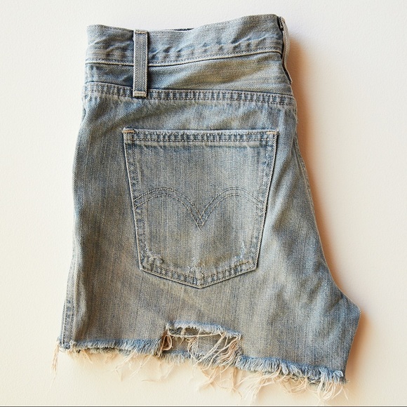 Levi’s cut off shorts - Picture 3 of 5